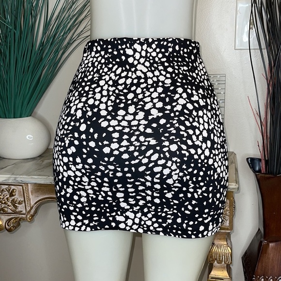 H&M Mini Skirt Size XS - Picture 4 of 5